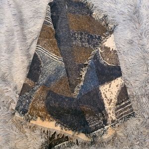 Like New- Aritzia triangle scarf